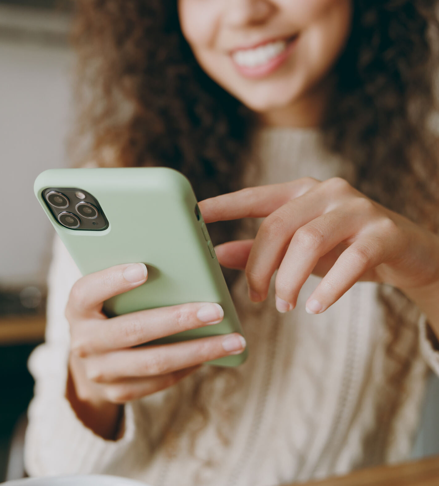 a women is using her phone