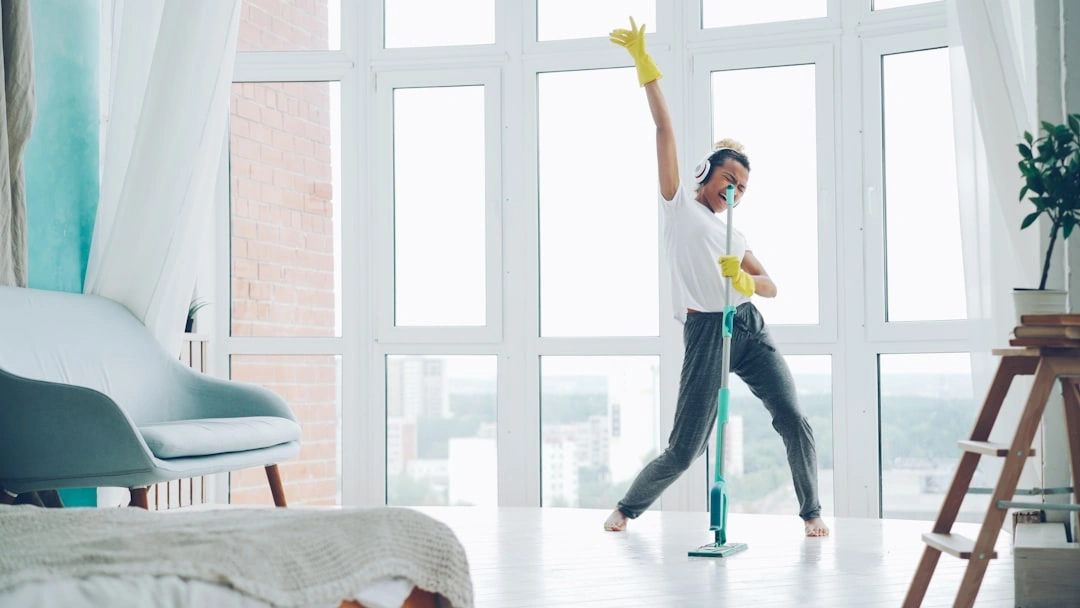 How to Pick a Cleaning Schedule That Doesn't Mess With Your Life