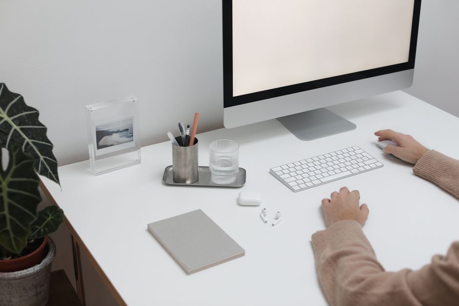 An Essential Guide to How a Clean Workspace Improves Employee Productivity