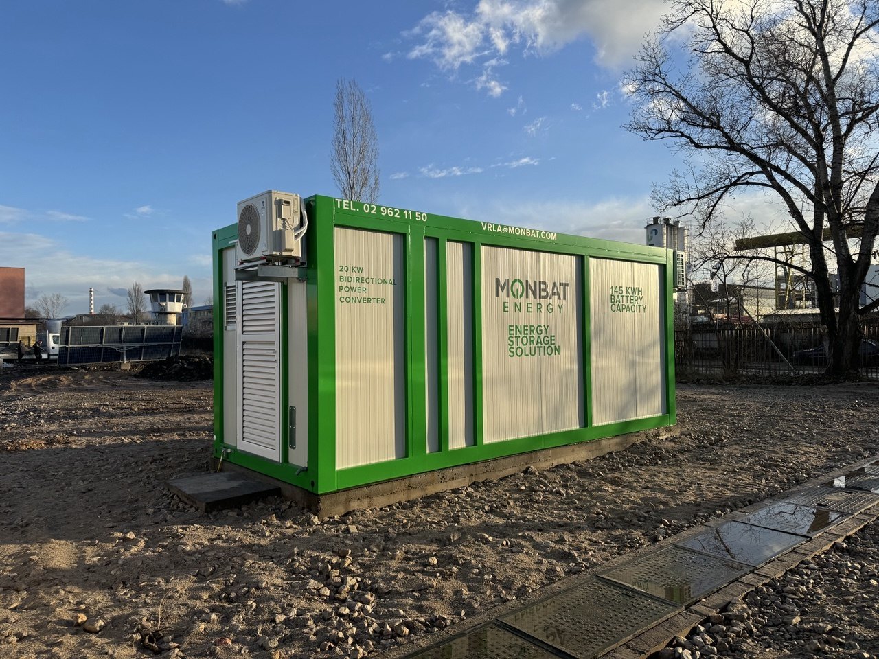 Battery energy storage on site