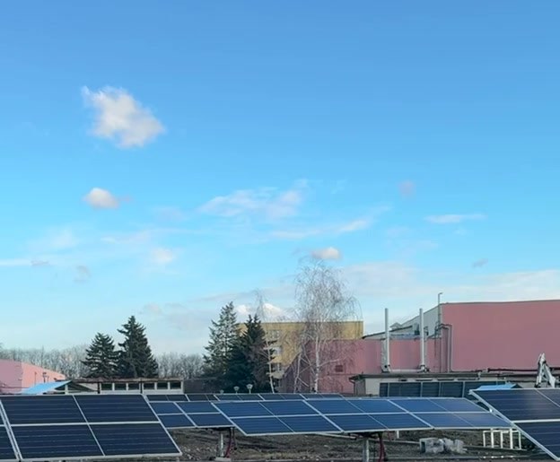Solar array powering the green hydrogen production cycle