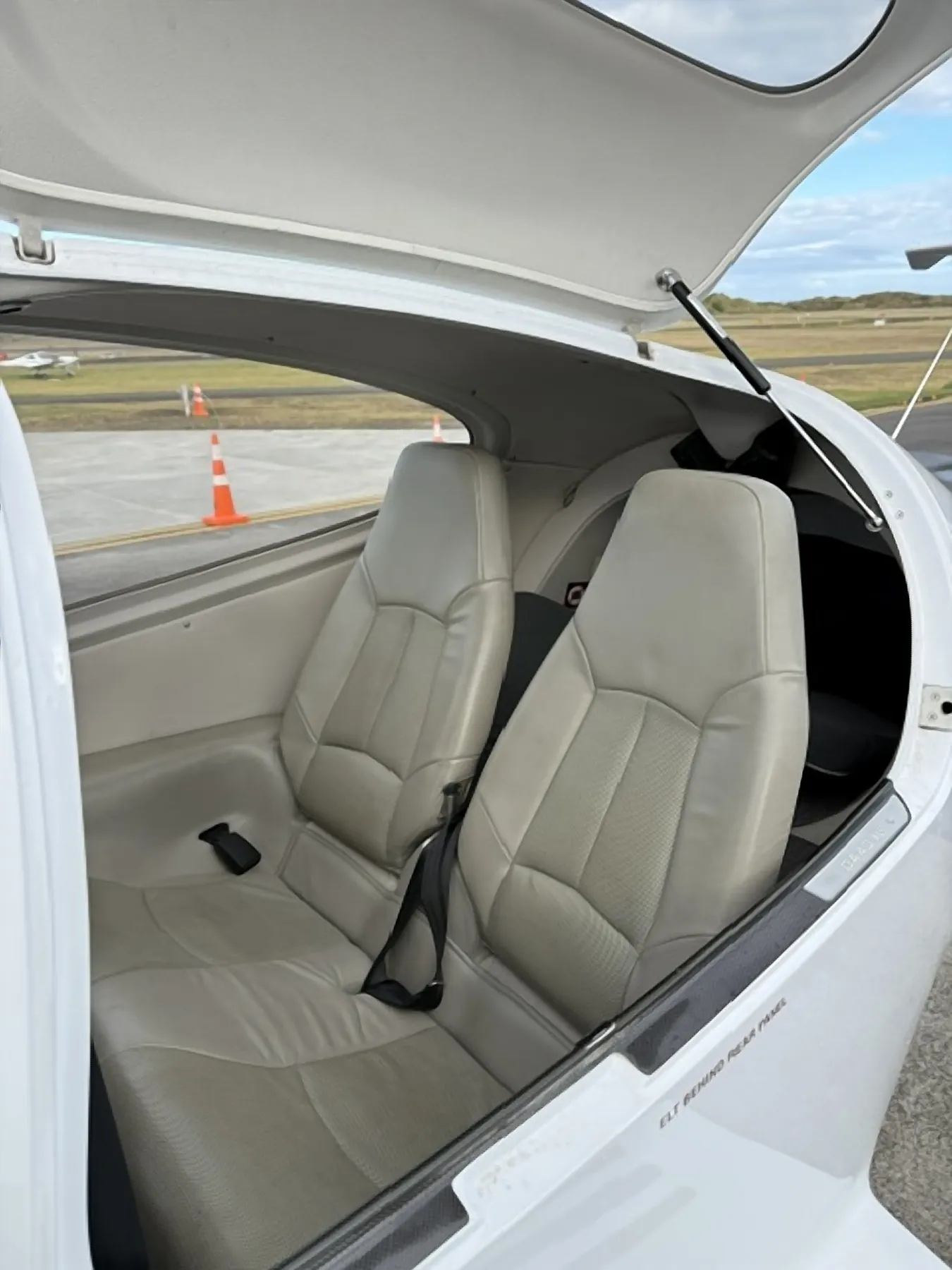 2011 Diamond DA40 XLS ZK-TTC, cabin seating detail