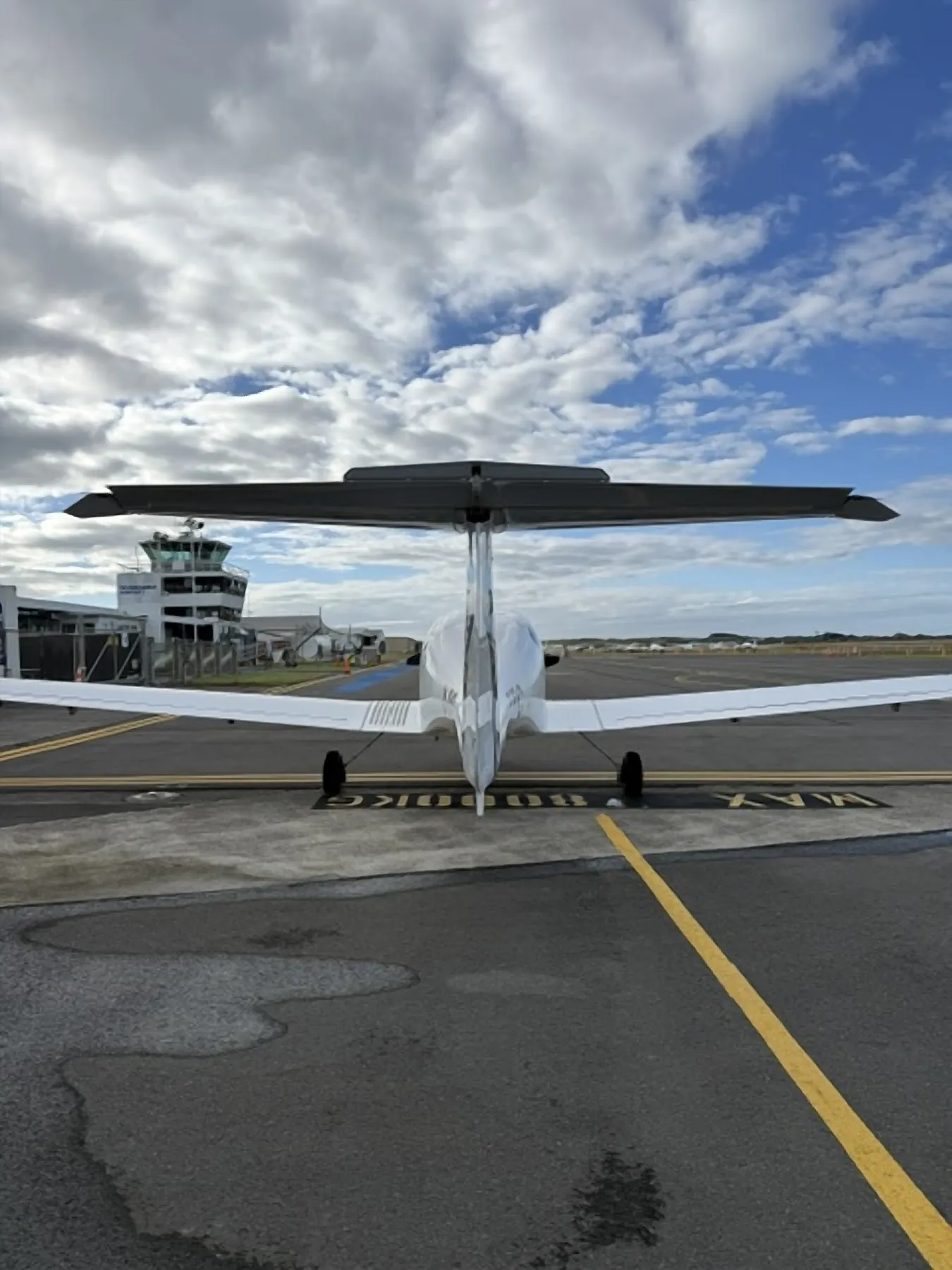 2011 Diamond DA40 XLS ZK-TTC, side profile exterior view
