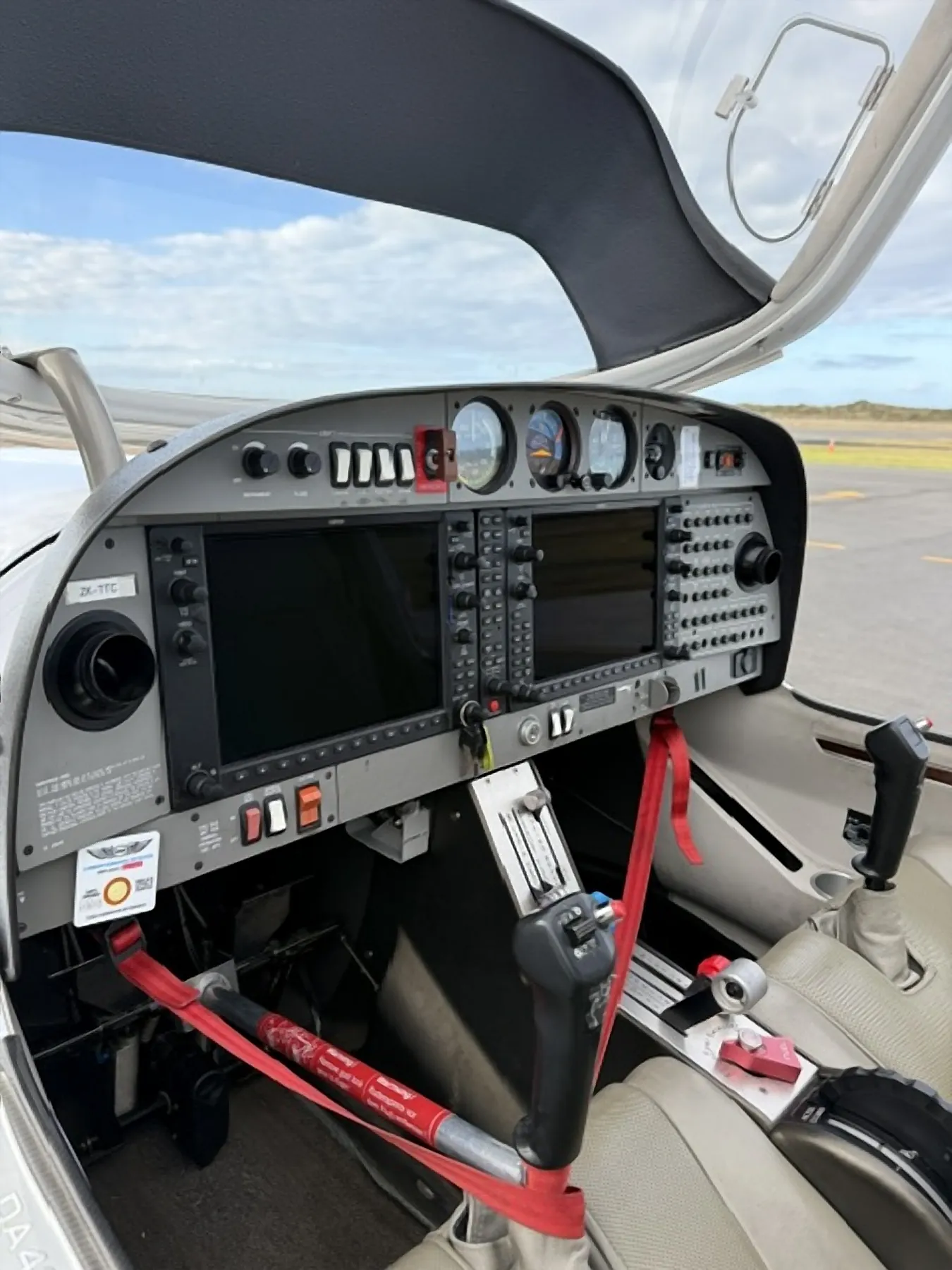 2011 Diamond DA40 XLS ZK-TTC, close-up exterior detail view