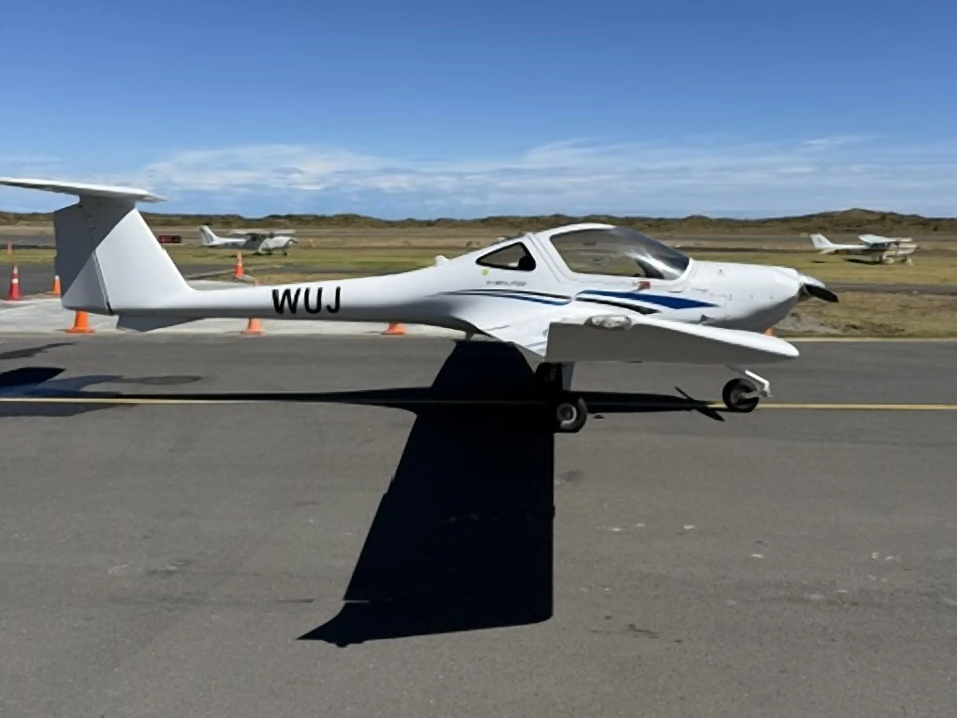 2010 Diamond DA20-C1 Eclipse ZK-WUJ, front three-quarter exterior view