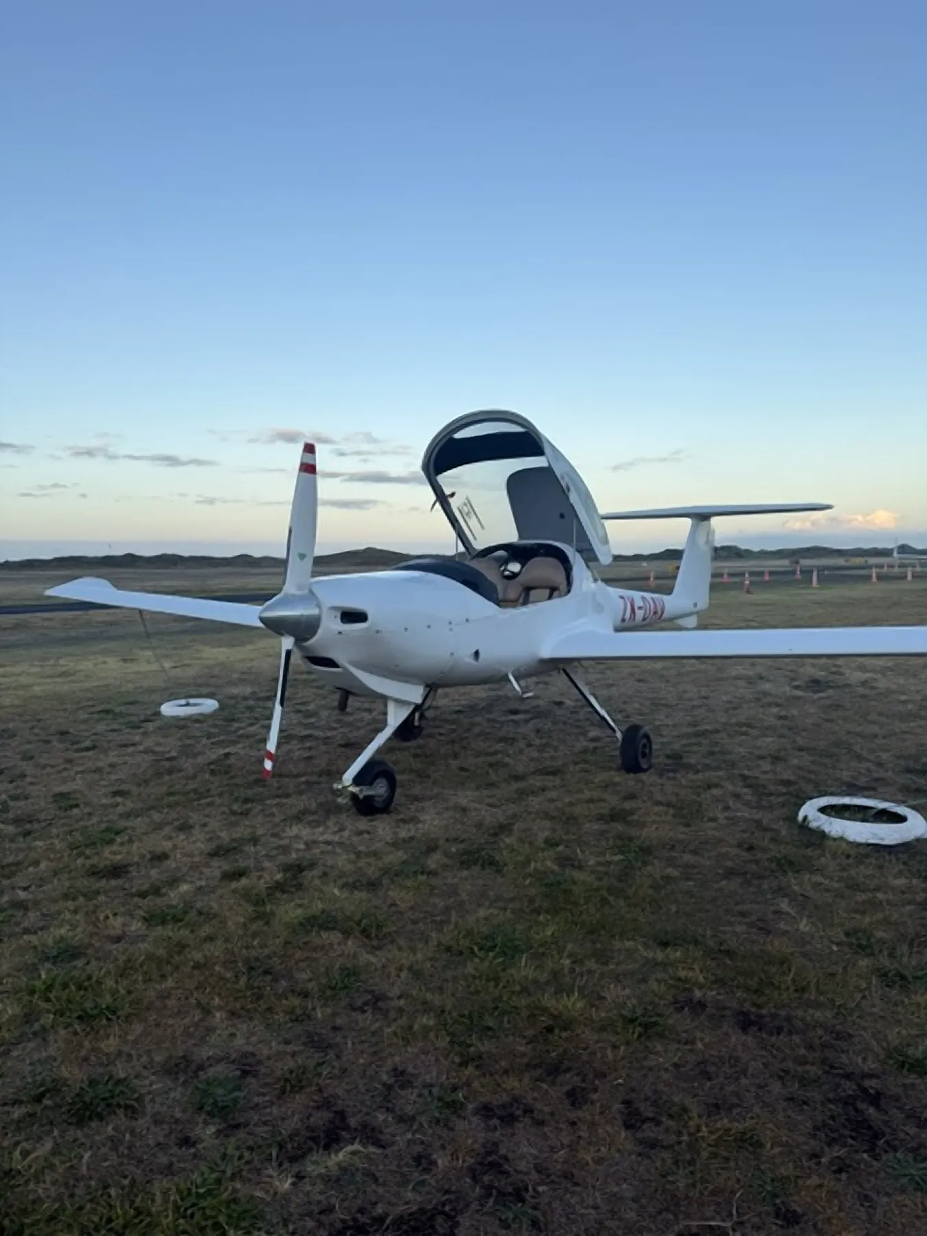 2010 Diamond DA20-C1 Eclipse ZK-DAV, left front quarter, canopy detail