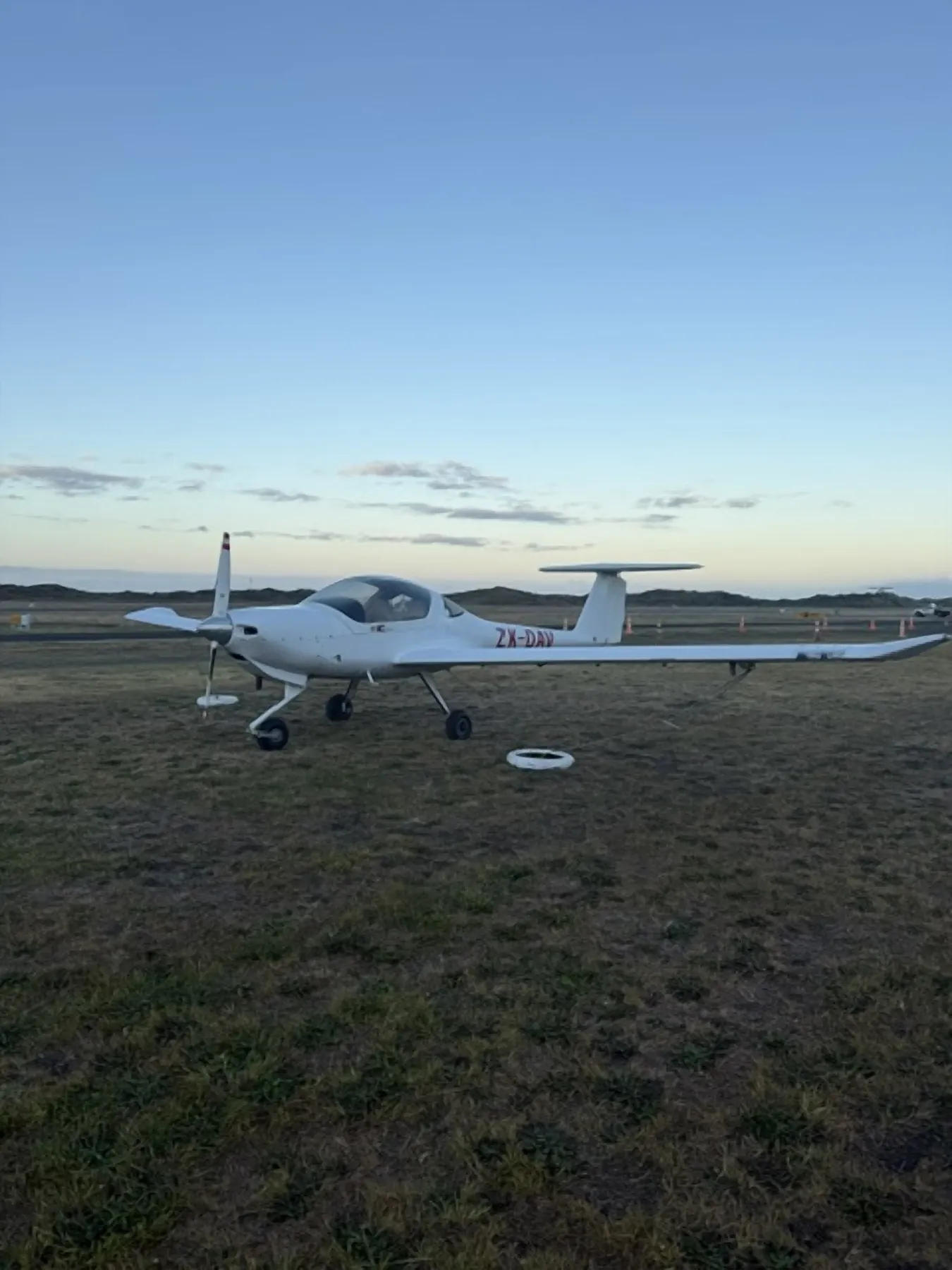 2010 Diamond DA20-C1 Eclipse ZK-DAV, left front quarter, wing detail