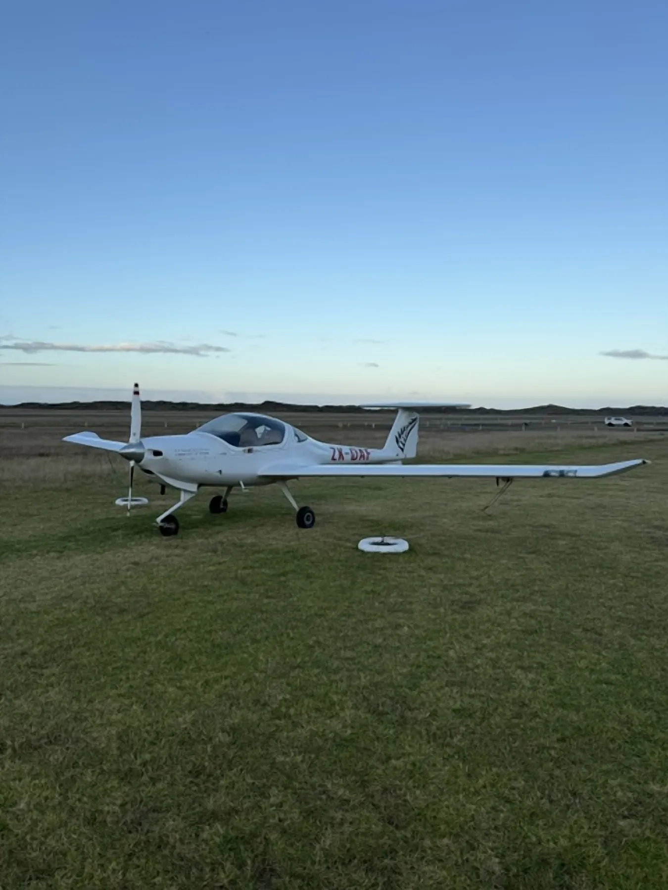 2008 Diamond DA20-C1 Eclipse ZK-DAF, side profile, wing detail