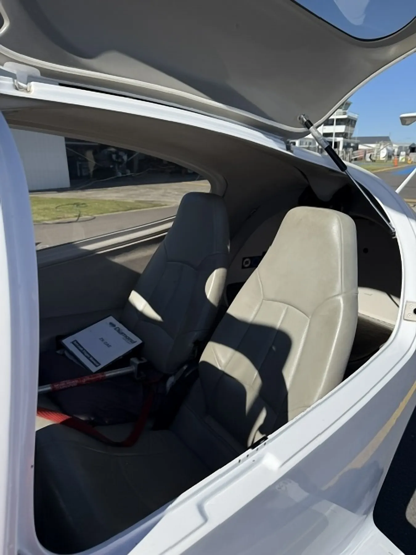 2005 Diamond DA40-180 Star ZK-DAE, cabin seating detail