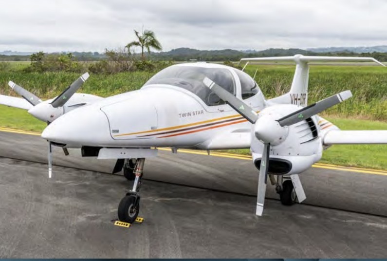 2007 Diamond DA42, front three-quarter exterior view