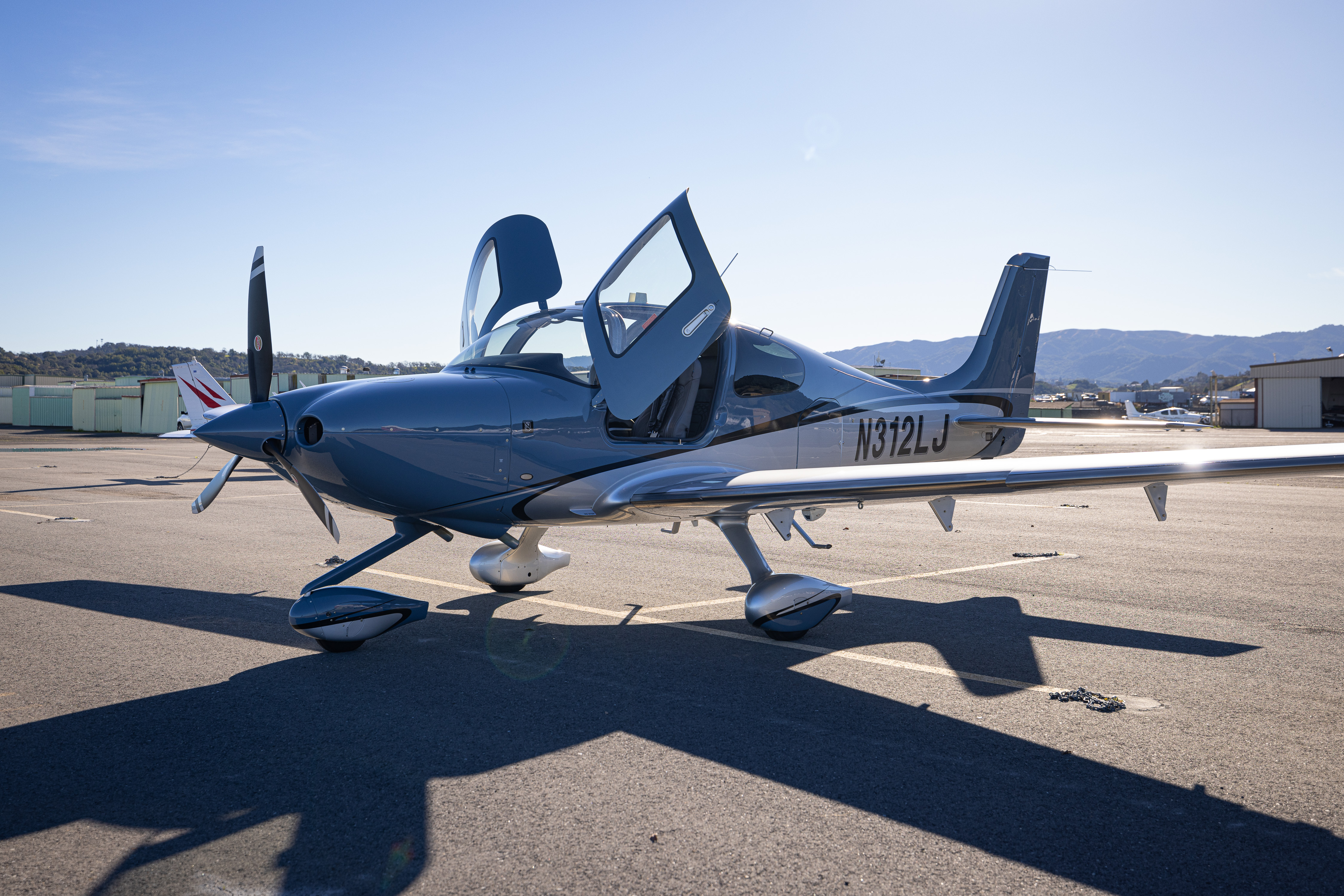 2024 Cirrus SR22 G7 GTS, front three-quarter exterior view