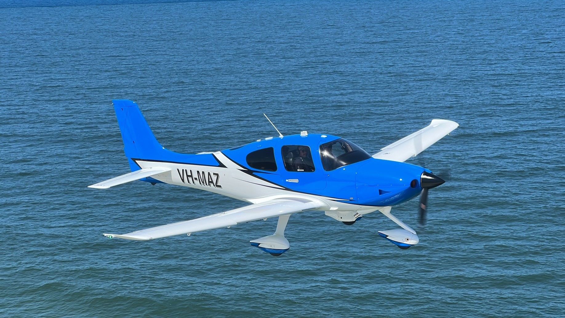 2016 Cirrus SR22 G5, front three-quarter exterior view