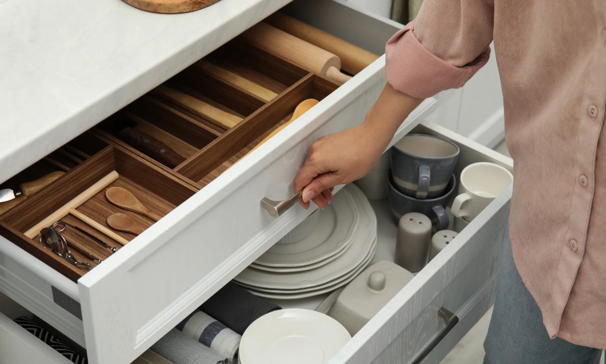 How to Organize Deep Kitchen Drawers Like an Expert