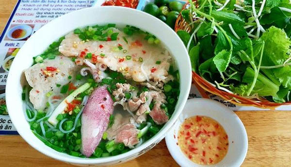 Pha chế nước chấm bún quậy