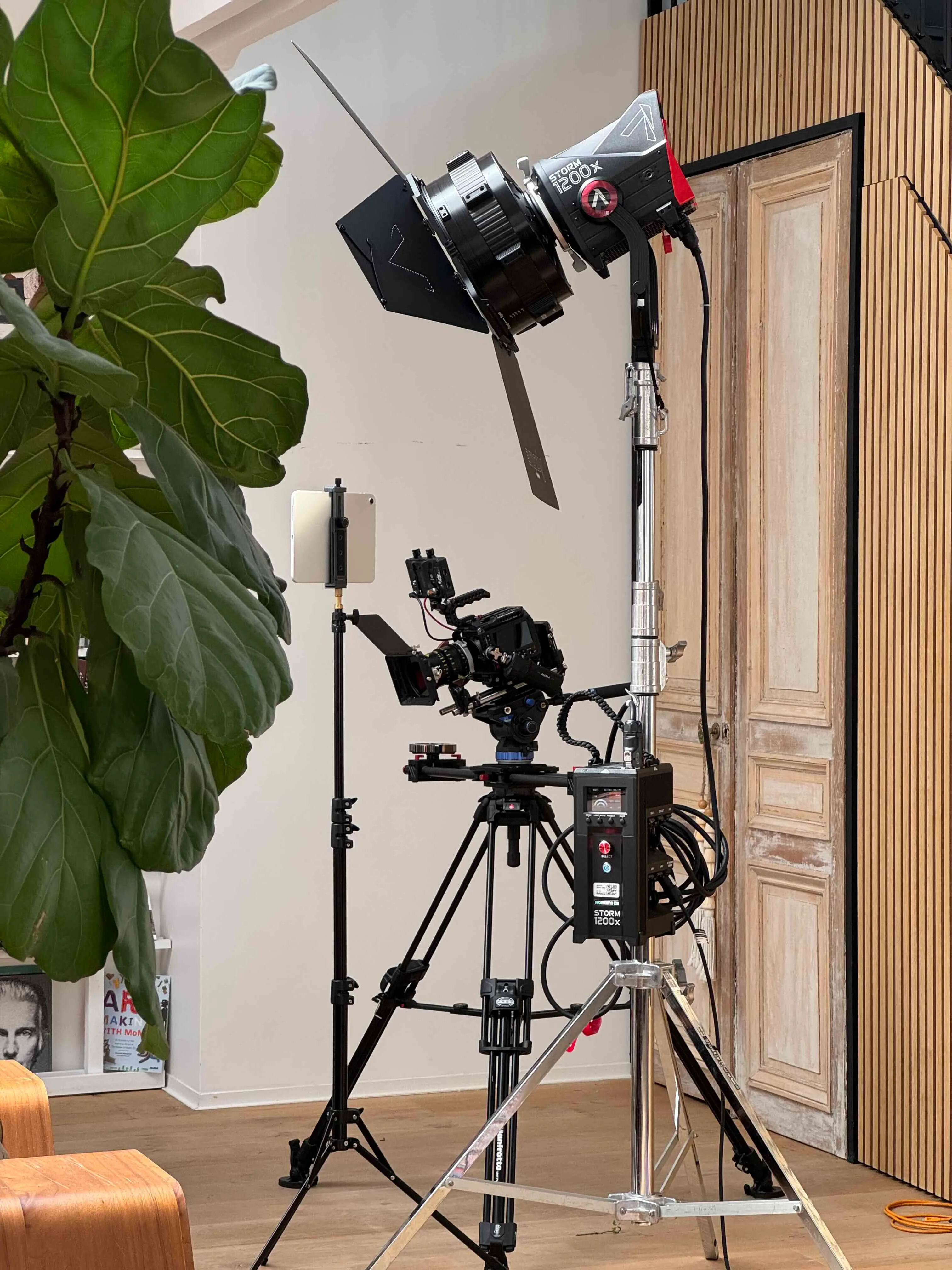 matériel de tournage caméra lumière blackmagic pyxis aputure storm 1200x