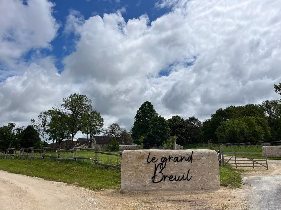 Arrivée dans le domaine du Grand Breuil