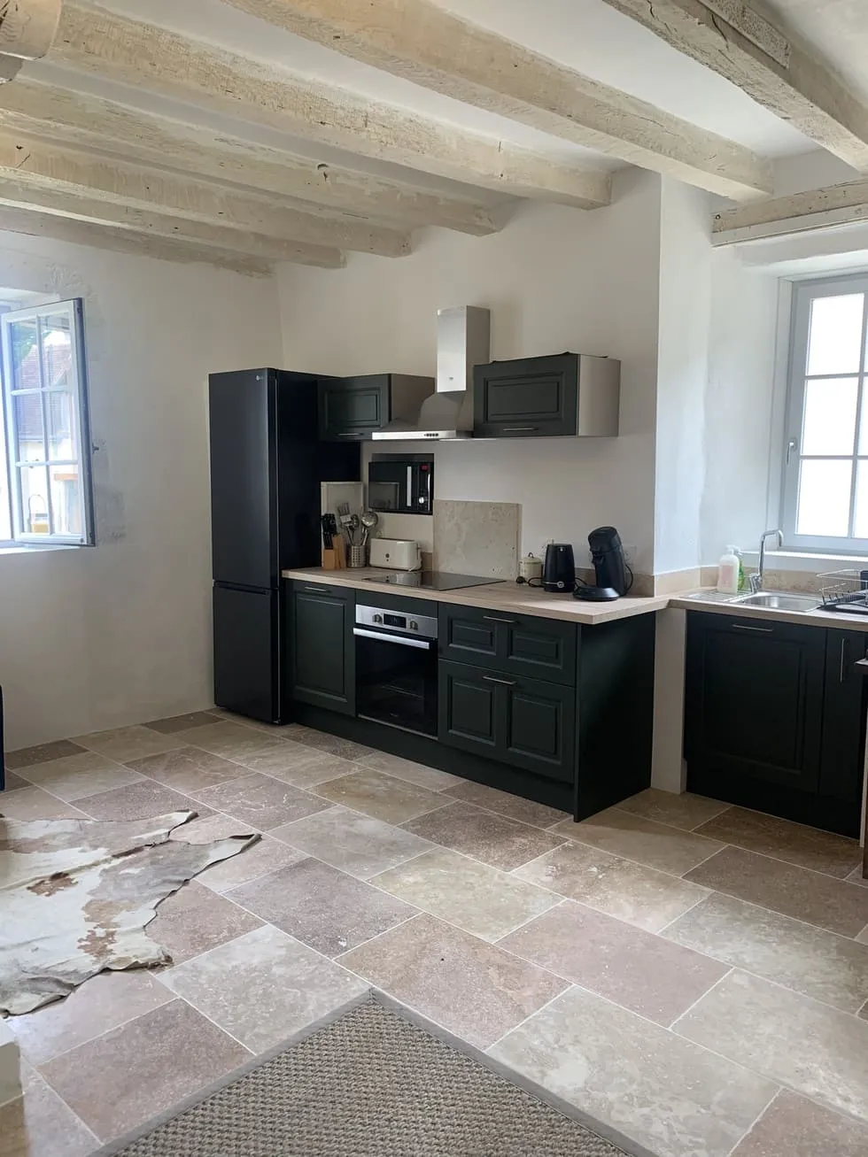 La cuisine du studio indépendant du gîte du Grand Breuil au coeur de la Touraine 