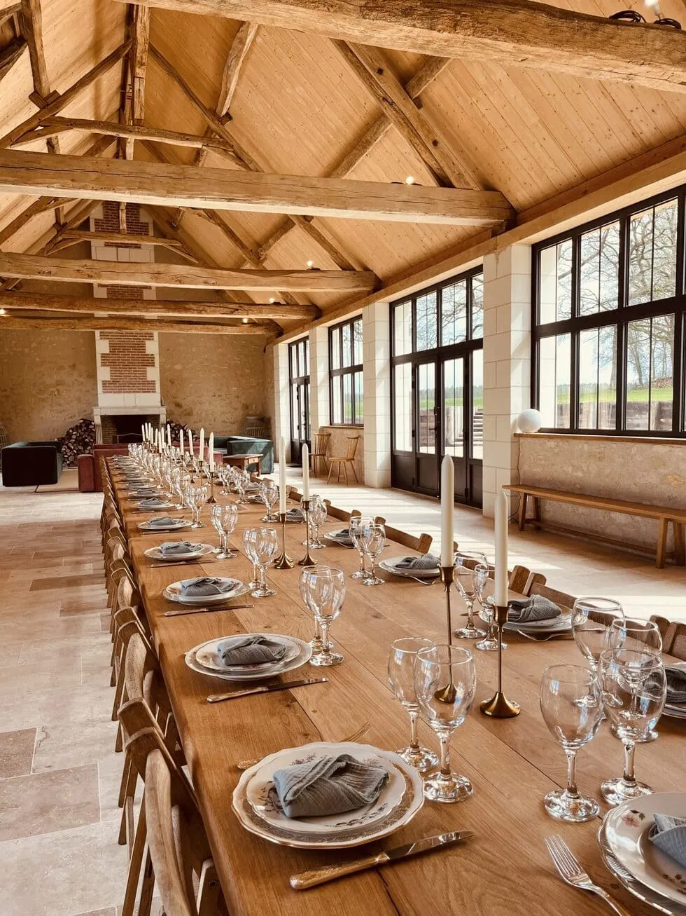 Dîner dans la salle de réception du Grand Breuil - Jusqu'à 100 convives : mariages, conférences, séminaires d'entreprises, réunions de famille...