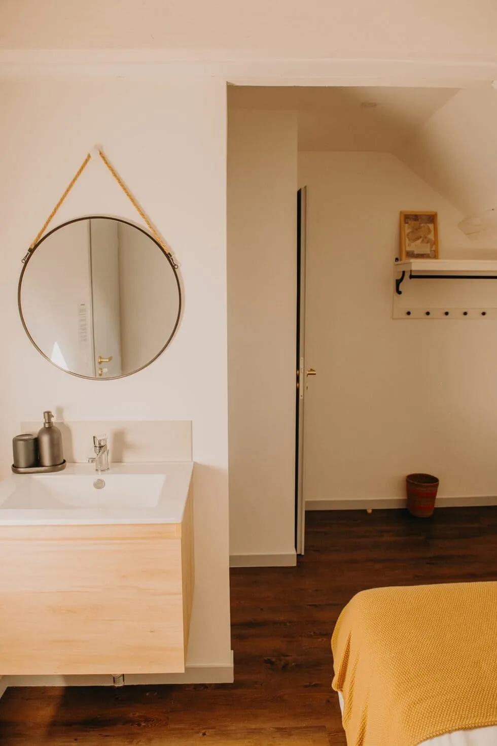 Vue intérieur d'une chambre du gîte du Grand Breuil - 24 couchages, grande capacité à 2h de Paris et 1h de Tours