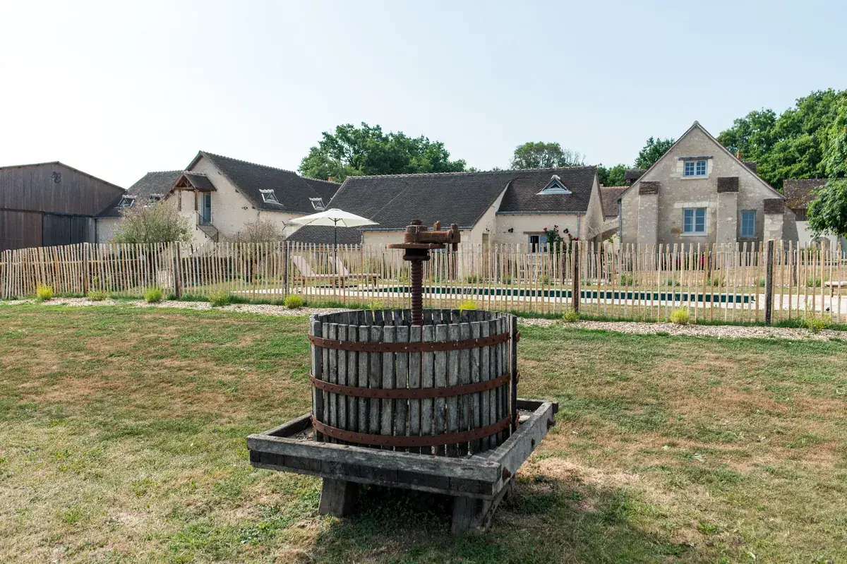 L'ancien pressoir, rappelant la jonction entre tradition et modernité présente sur tout le domaine.