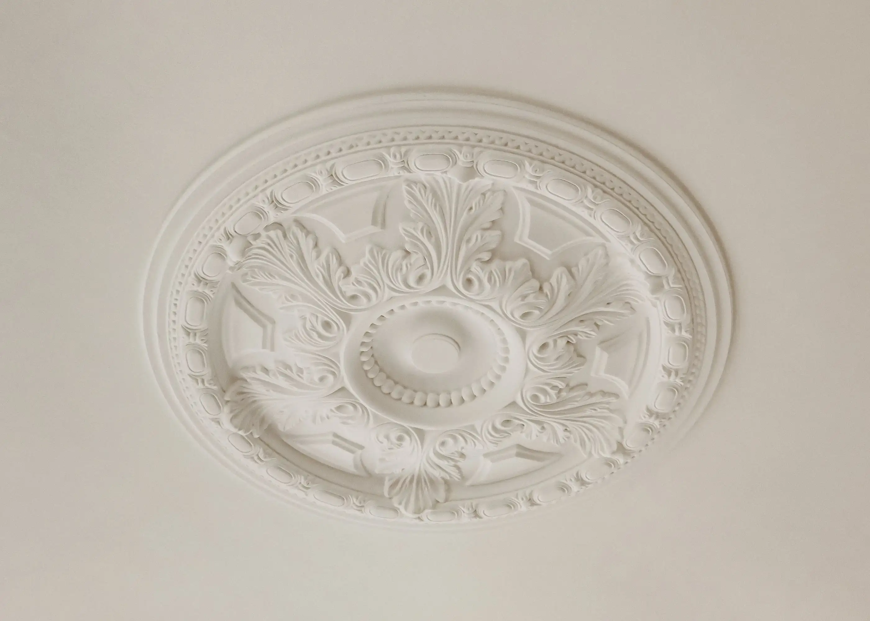 Rosace plafond appartement parisien
