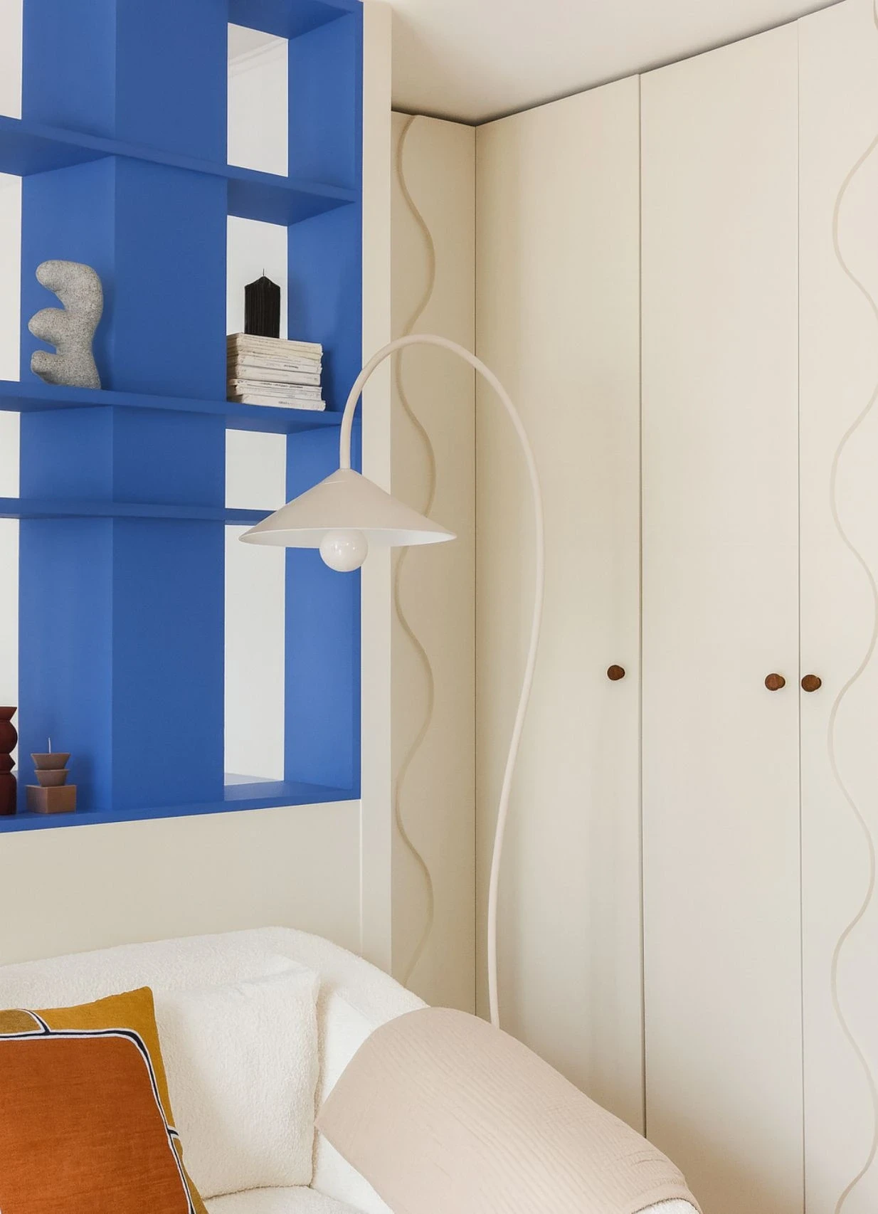 Détail lampe et dressing