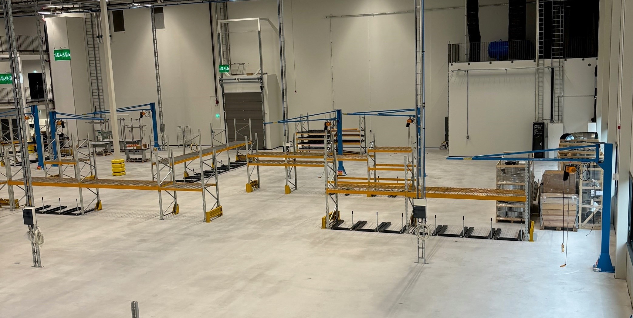n skräddarsydd lyftlösning som förbättrar säkerhet, ergonomi och effektivitet i industrin.