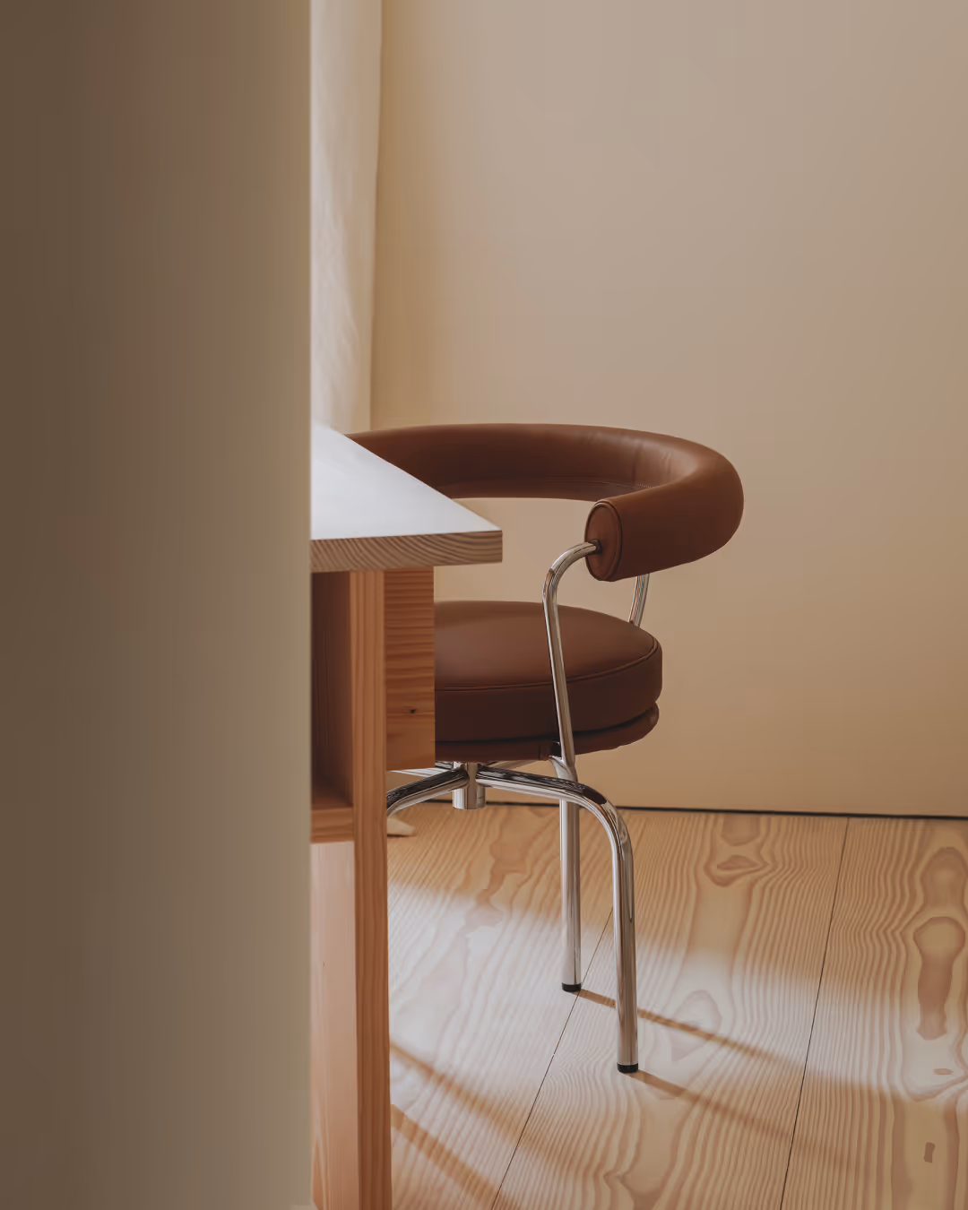 LC7 – Fauteuil Tournant