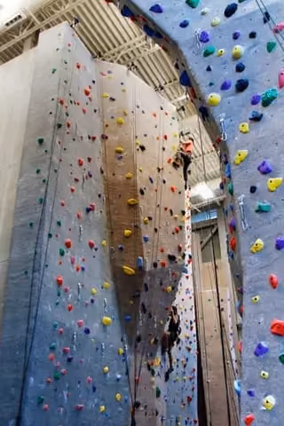 Climbing wall at University of Nebraska Lincoln Outdoor Adventures Center (OAC)