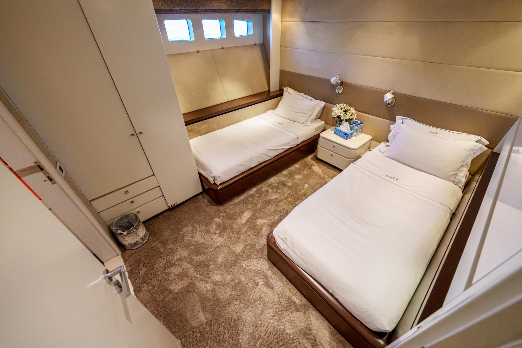 Khalili 107 FT yacht - photo 11