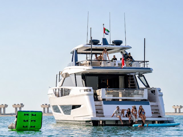 Ferretti 860 yacht - photo 3