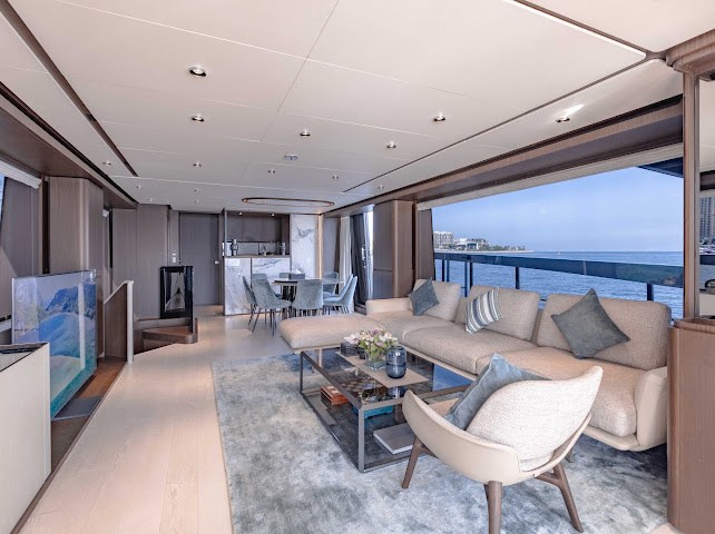 Ferretti 860 yacht - photo 5
