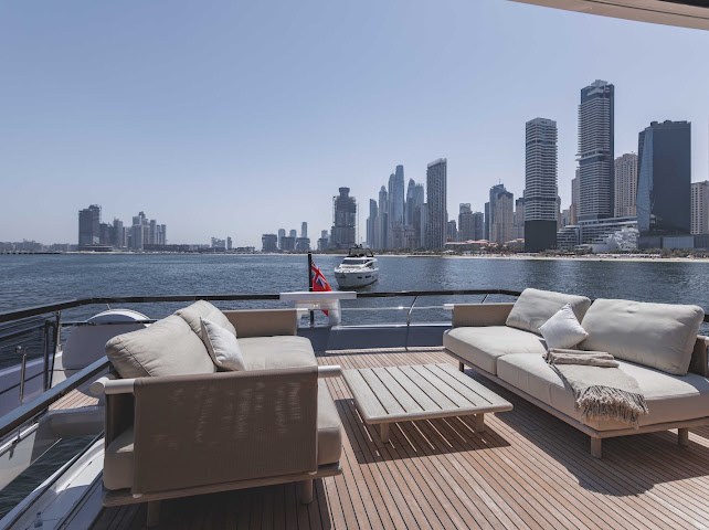 Ferretti 860 yacht - photo 13