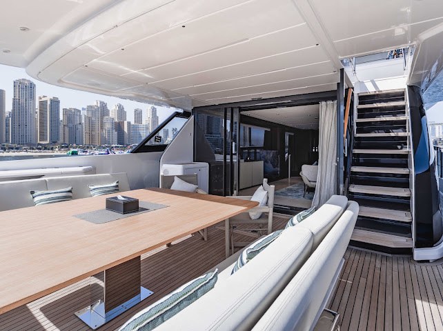 Ferretti 860 yacht - photo 4