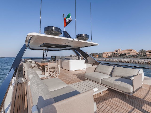 Ferretti 860 yacht - photo 11