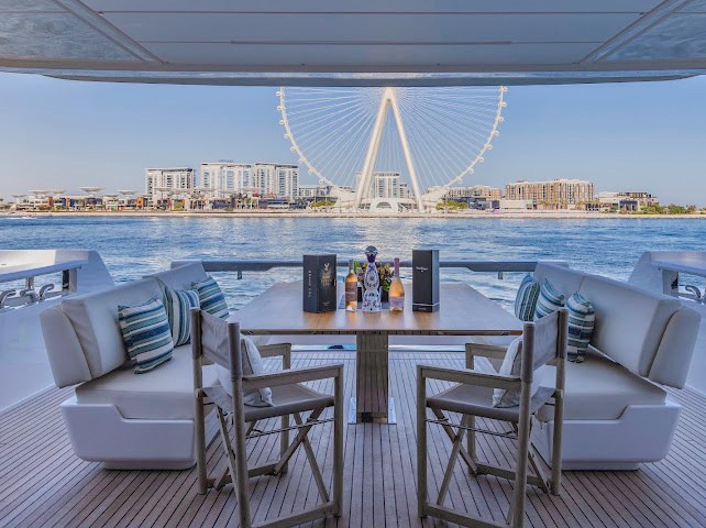 Ferretti 860 yacht - photo 10