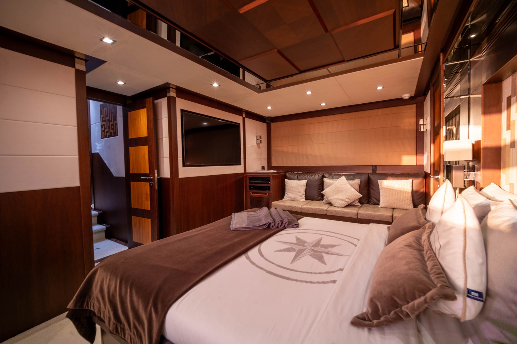 Galeon Crystal 78 FT yacht - photo 8