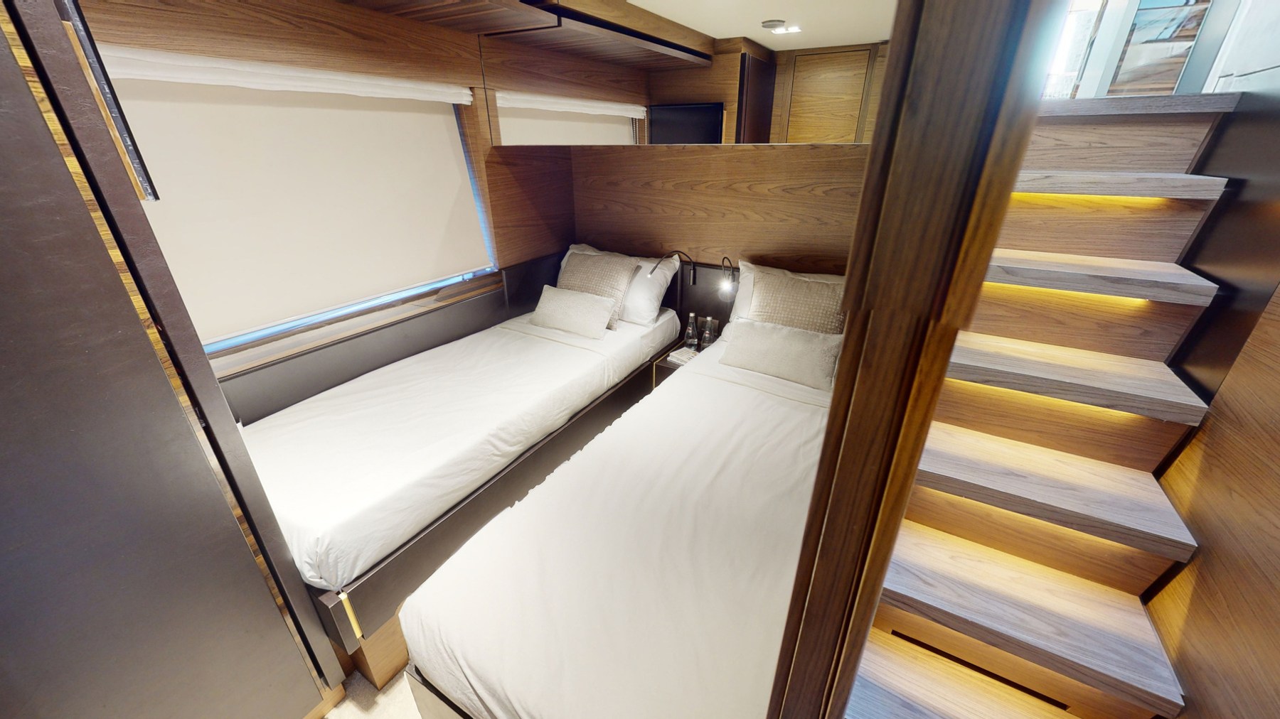 Ferretti 670 67 FT yacht - photo 8