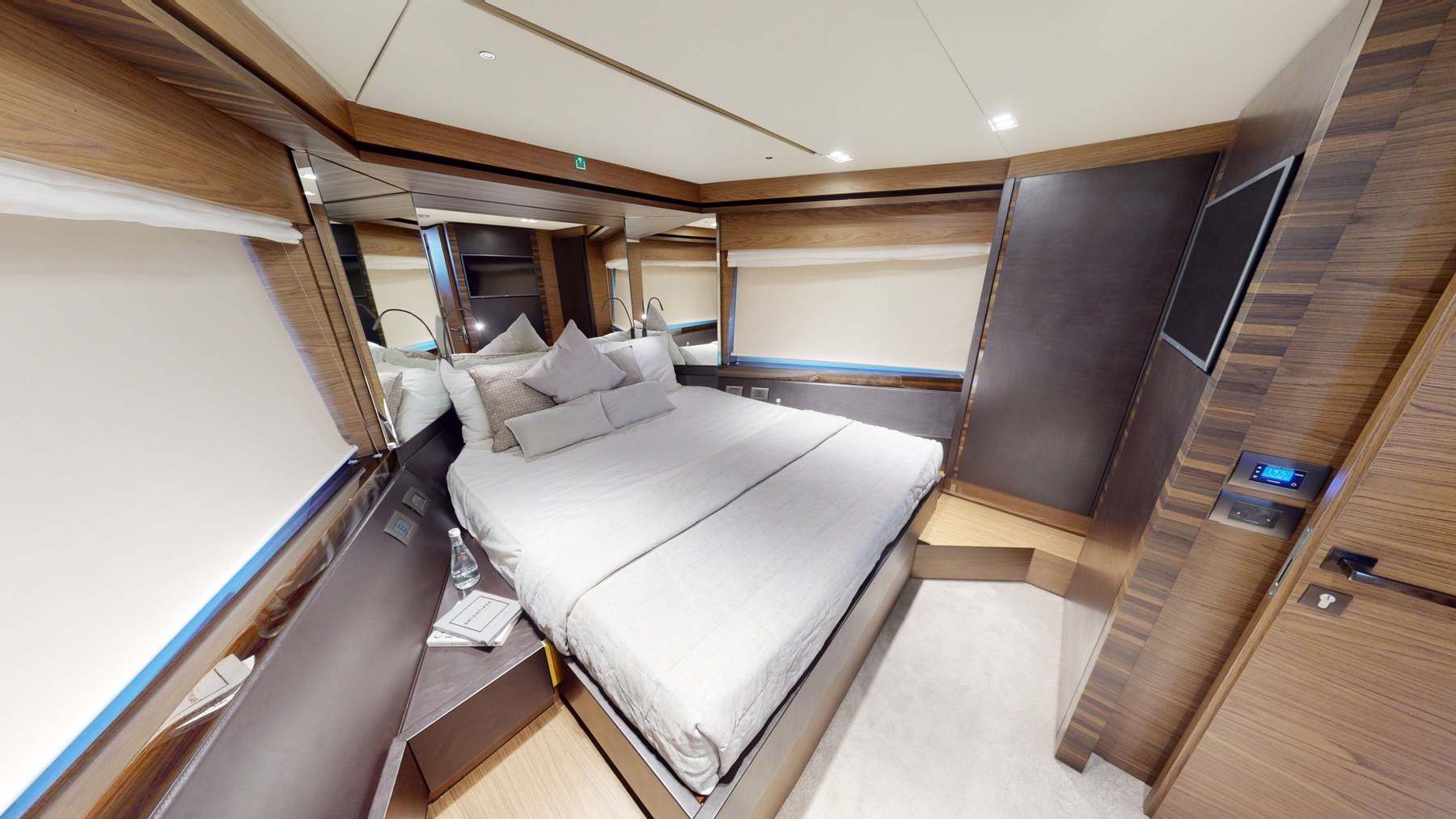 Ferretti 670 67 FT yacht - photo 7