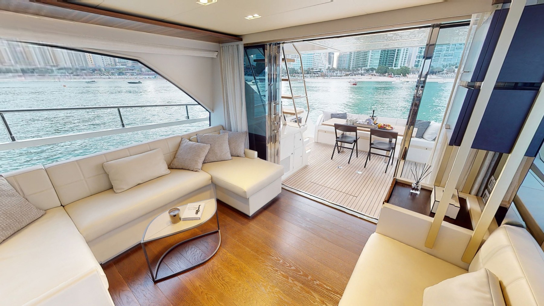 Ferretti 670 67 FT yacht - photo 4