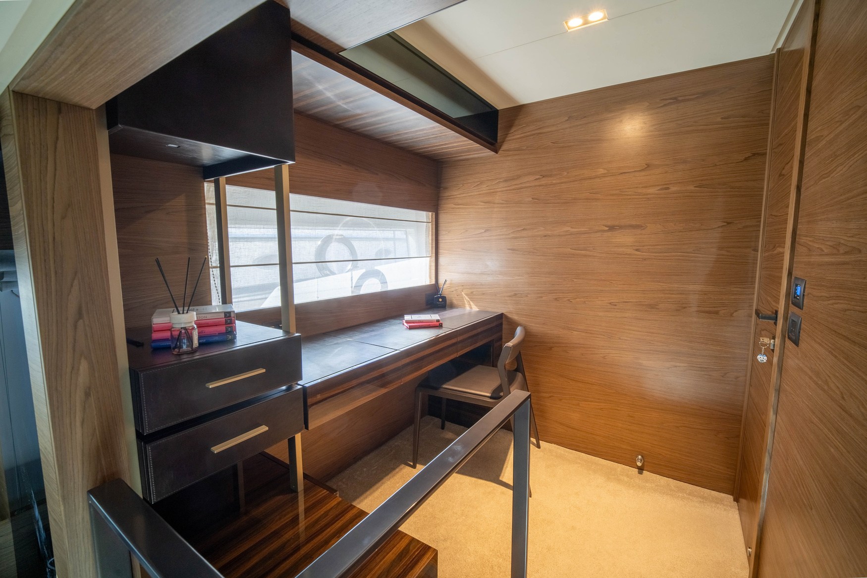 Ferretti 670 67 FT yacht - photo 9