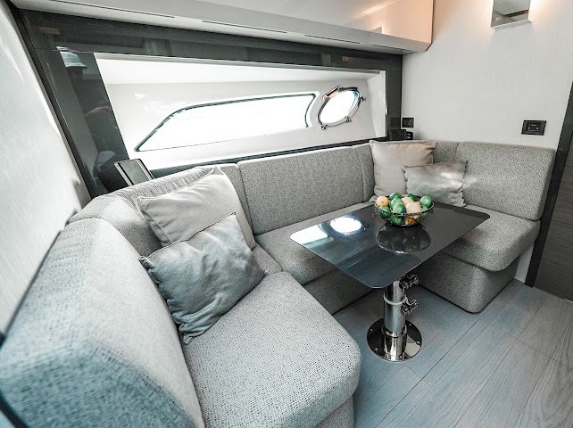 Pershing 5X yacht - photo 8