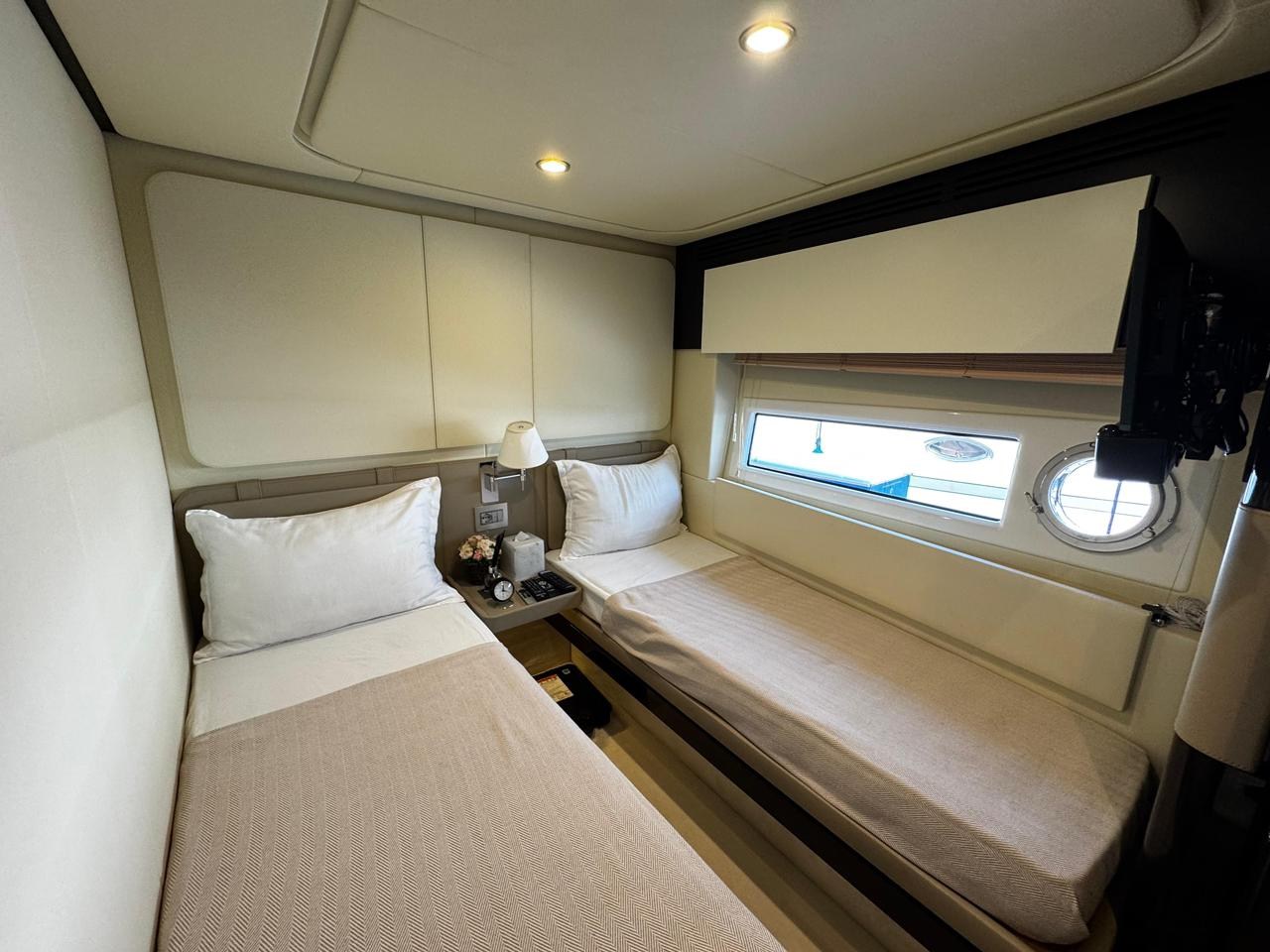 World Traveler 77 FT yacht - photo 8