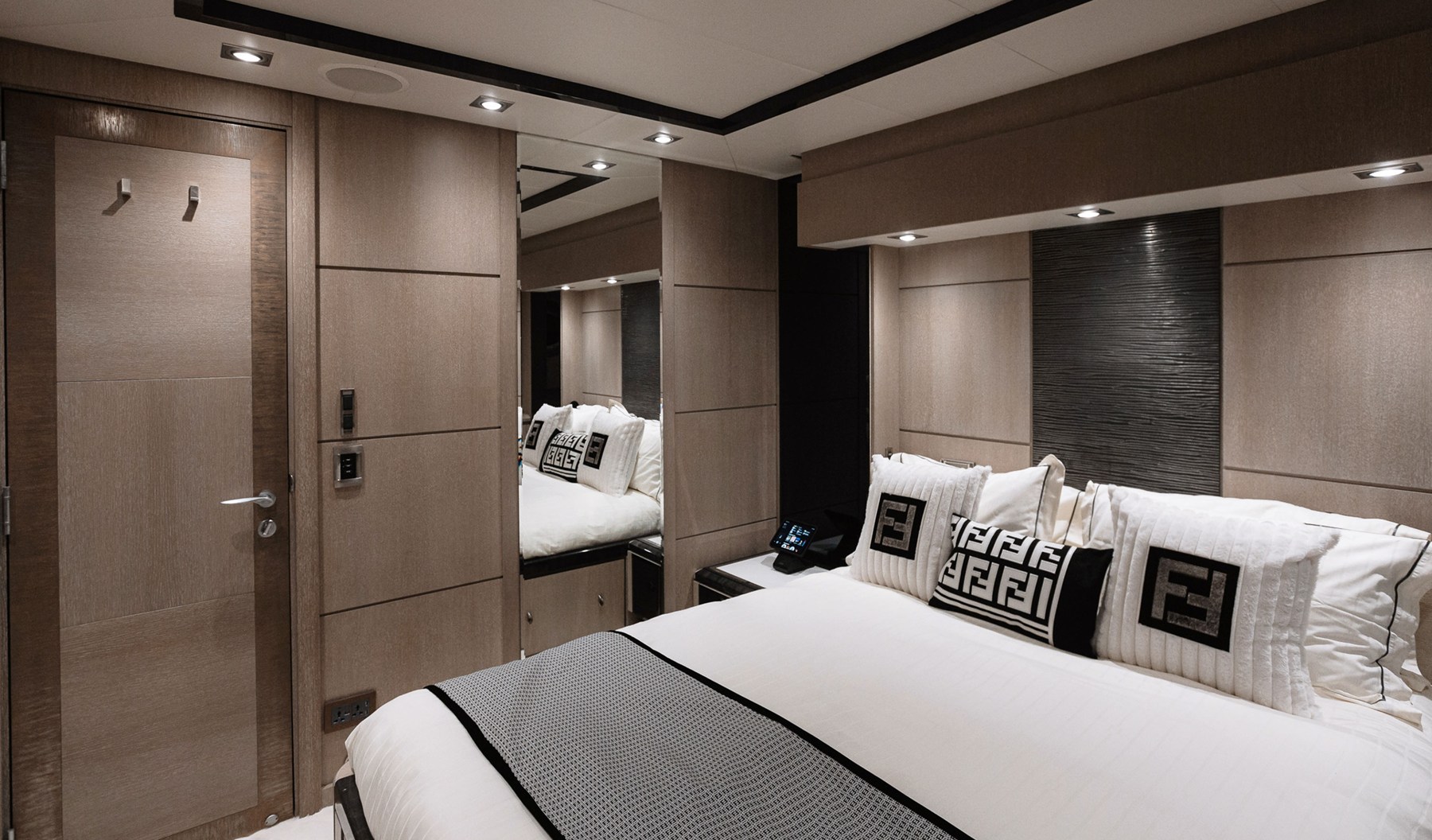 AK Royalty 136 FT yacht - photo 12