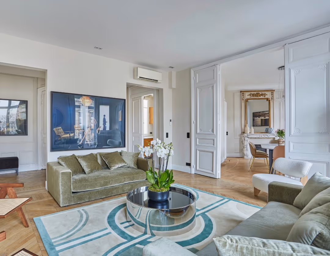Haussmannian living room with high ceilings and moldings in a furnished apartment for long-term rental, Yuna.