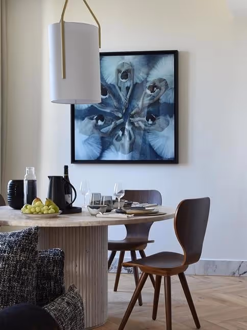 Table dressée dans un appartement meublé pour corporate housing et bail mobilité, Yuna.