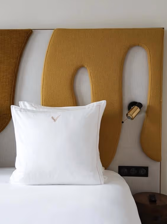 Zoom on a double bed in an apartment hotel furnished for business stays, Yuna.