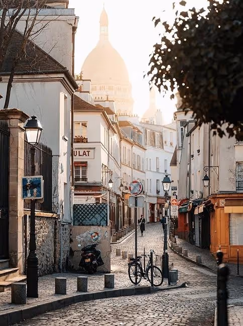 Paris street near a hotel residence for a mobility lease, Yuna.