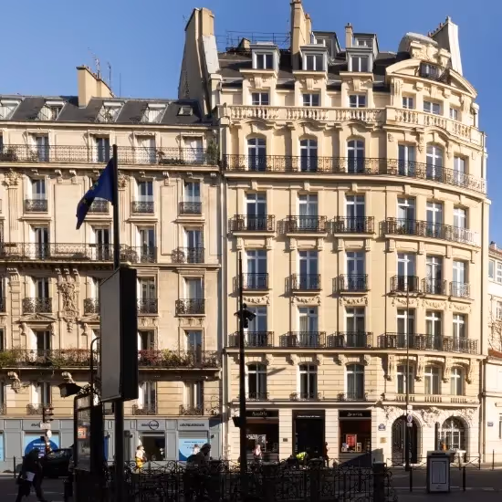Façade de la résidence hôtelière Yuna Saint-Germain, appartement meublé à louer pour courte durée, longue durée ou séjour affaires.