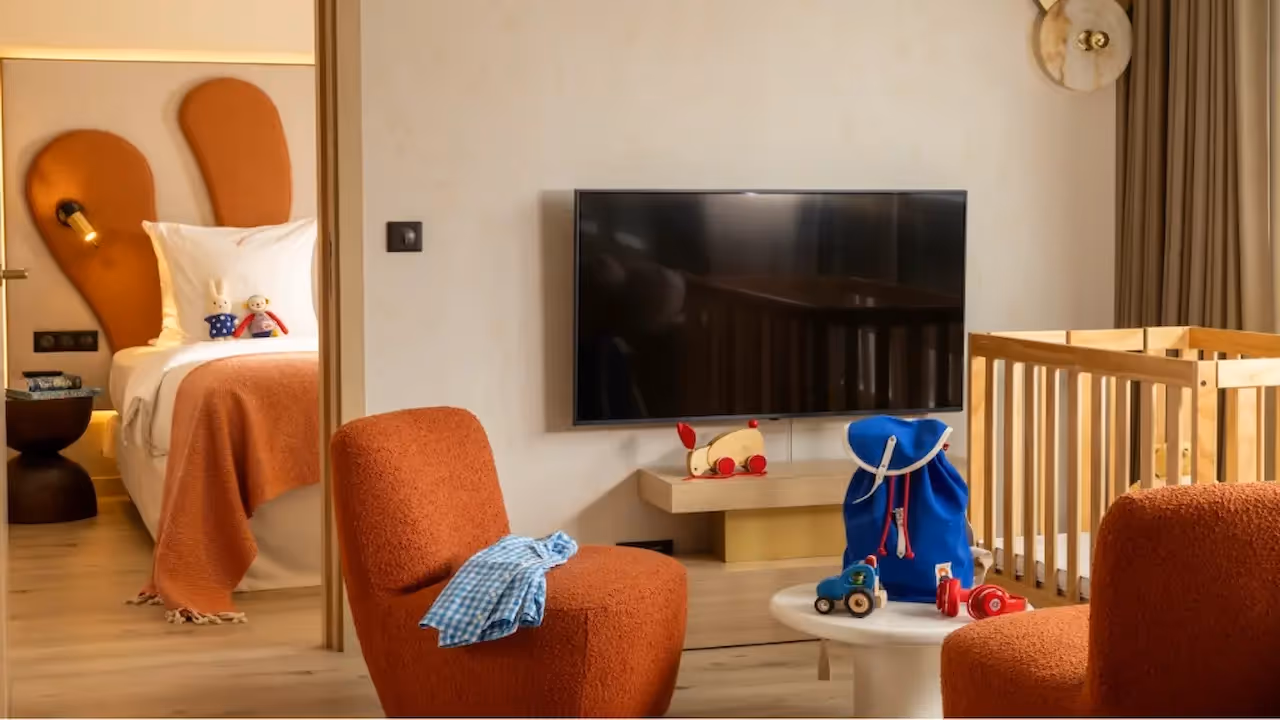 Room with toys for children in a furnished apartment for long-term rental for a mobility lease, Yuna.